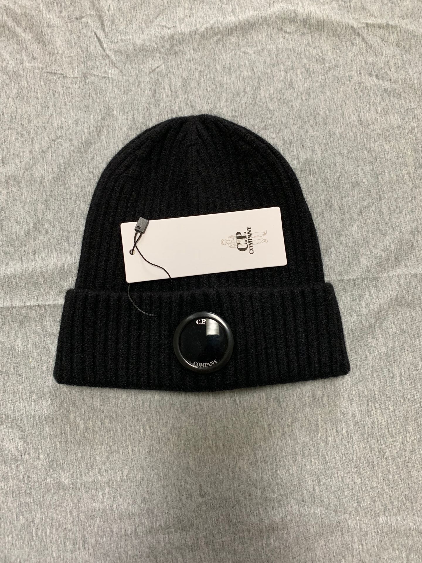 Ribbed Beanie with Lens Detail - draft