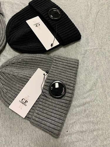 Ribbed Beanie with Lens Detail - draft