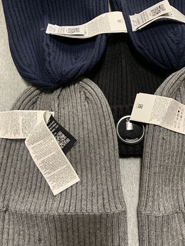 Ribbed Beanie with Lens Detail - draft