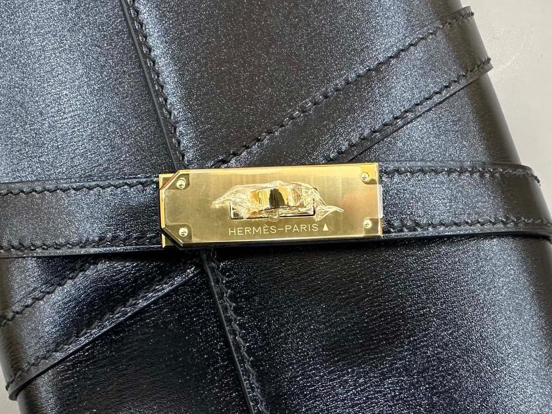 SS 2026 Shiny Leather Clutch - draft
