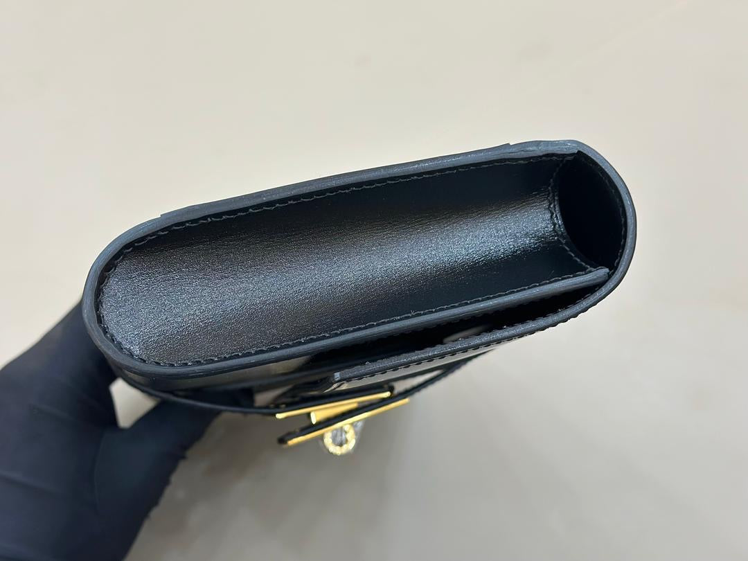 SS 2026 Shiny Leather Clutch - draft