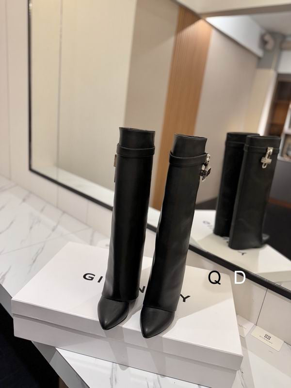 Elegant Knee-High Leather Boots with Lock Detail - draft