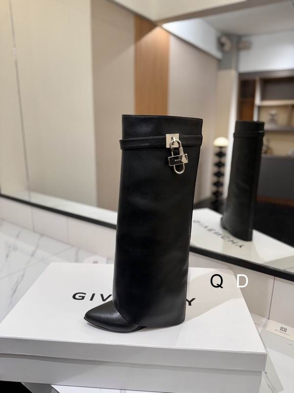 Elegant Knee-High Leather Boots with Lock Detail - draft