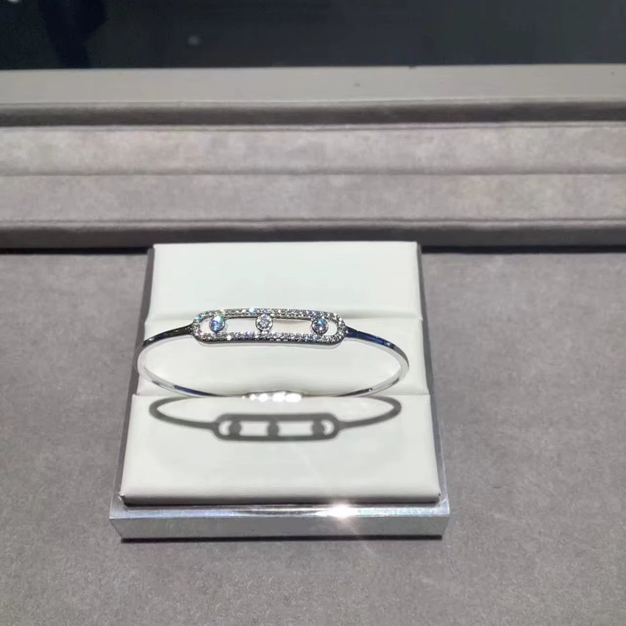 Minimalist Oval Bracelet - draft