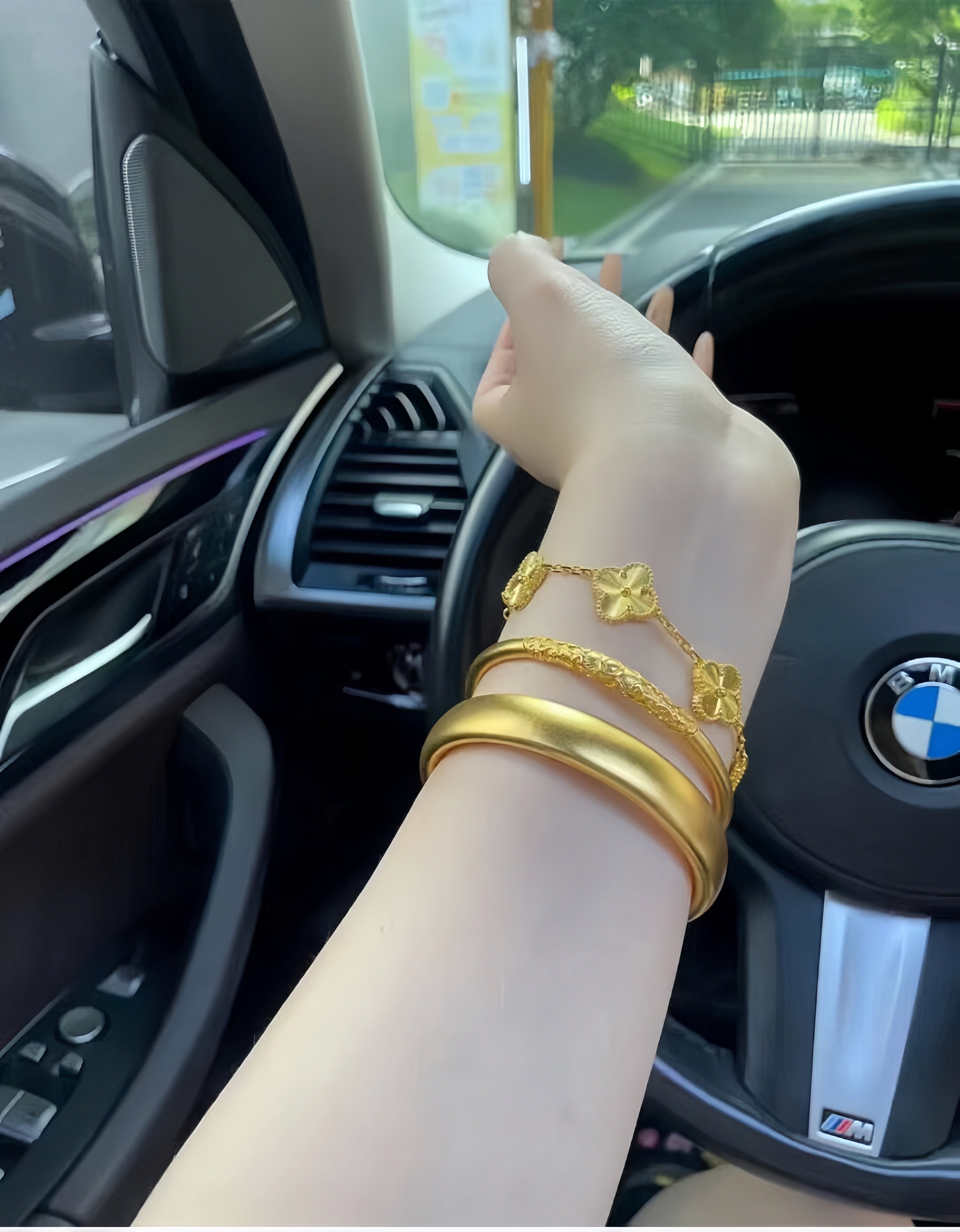 Five-Flower Gold-Plated Bracelet - draft