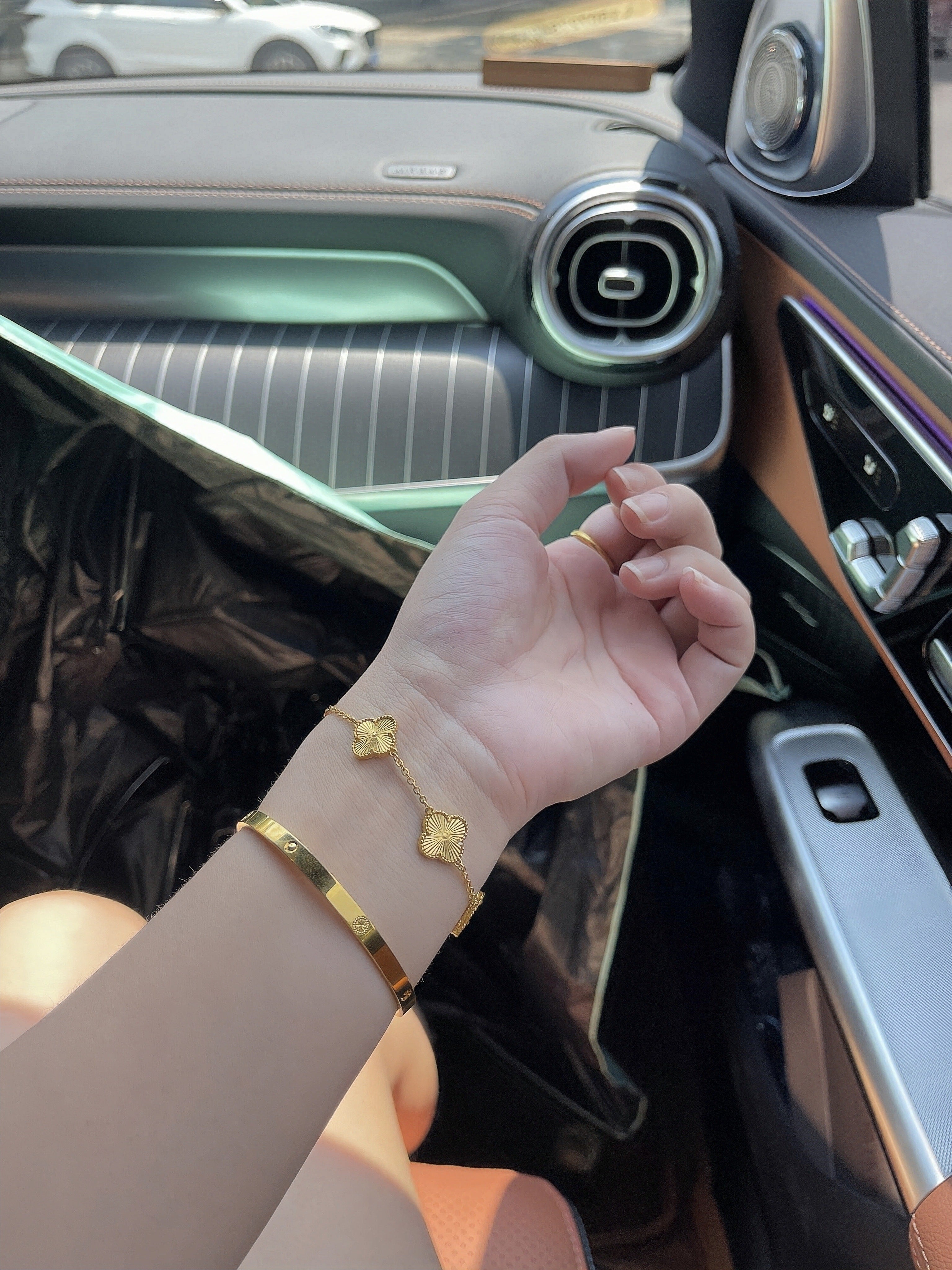 Five-Flower Gold-Plated Bracelet - draft