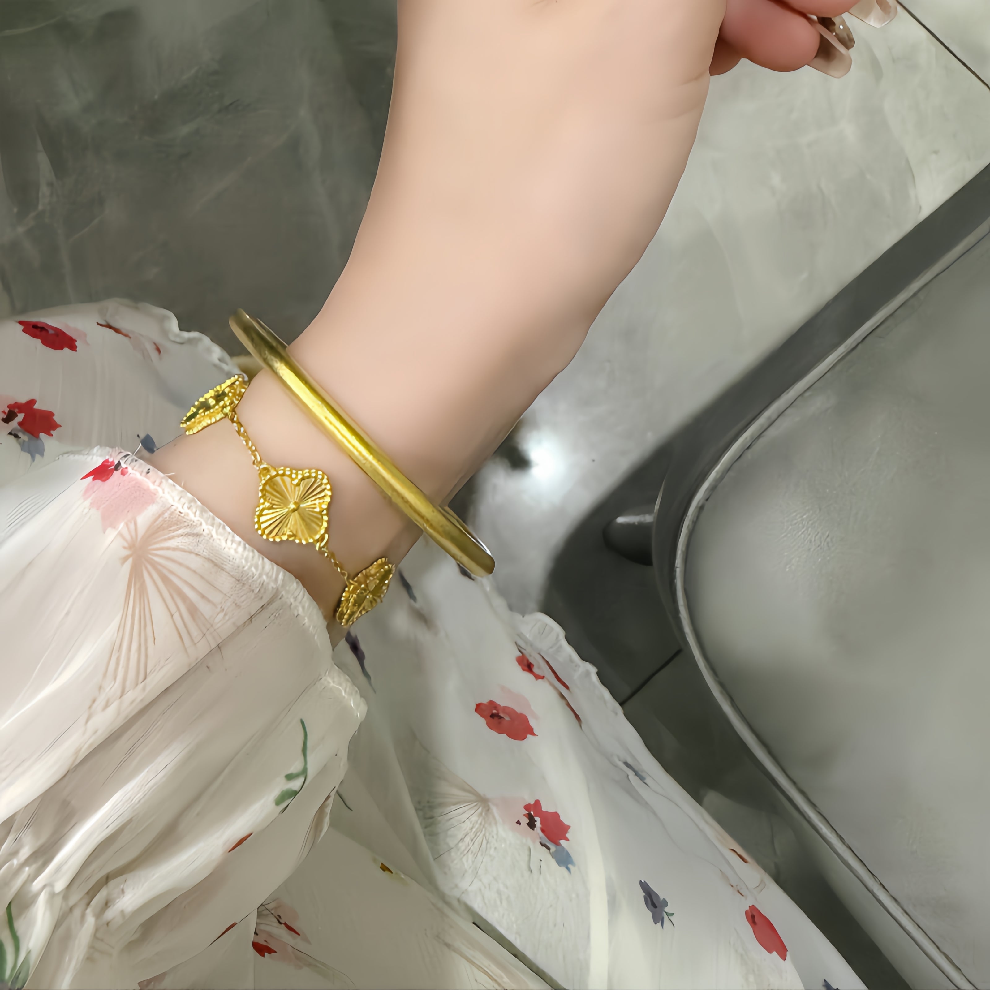 Five-Flower Gold-Plated Bracelet - draft