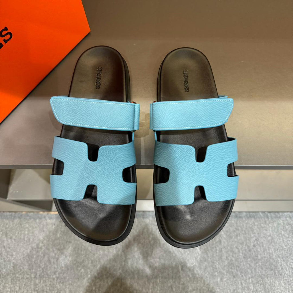 Chypre-Inspired Minimalist Sandals