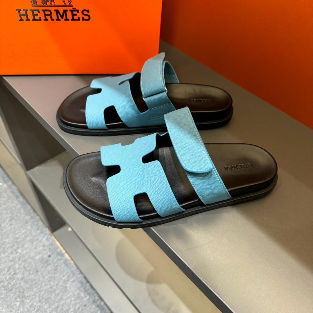 Chypre-Inspired Minimalist Sandals