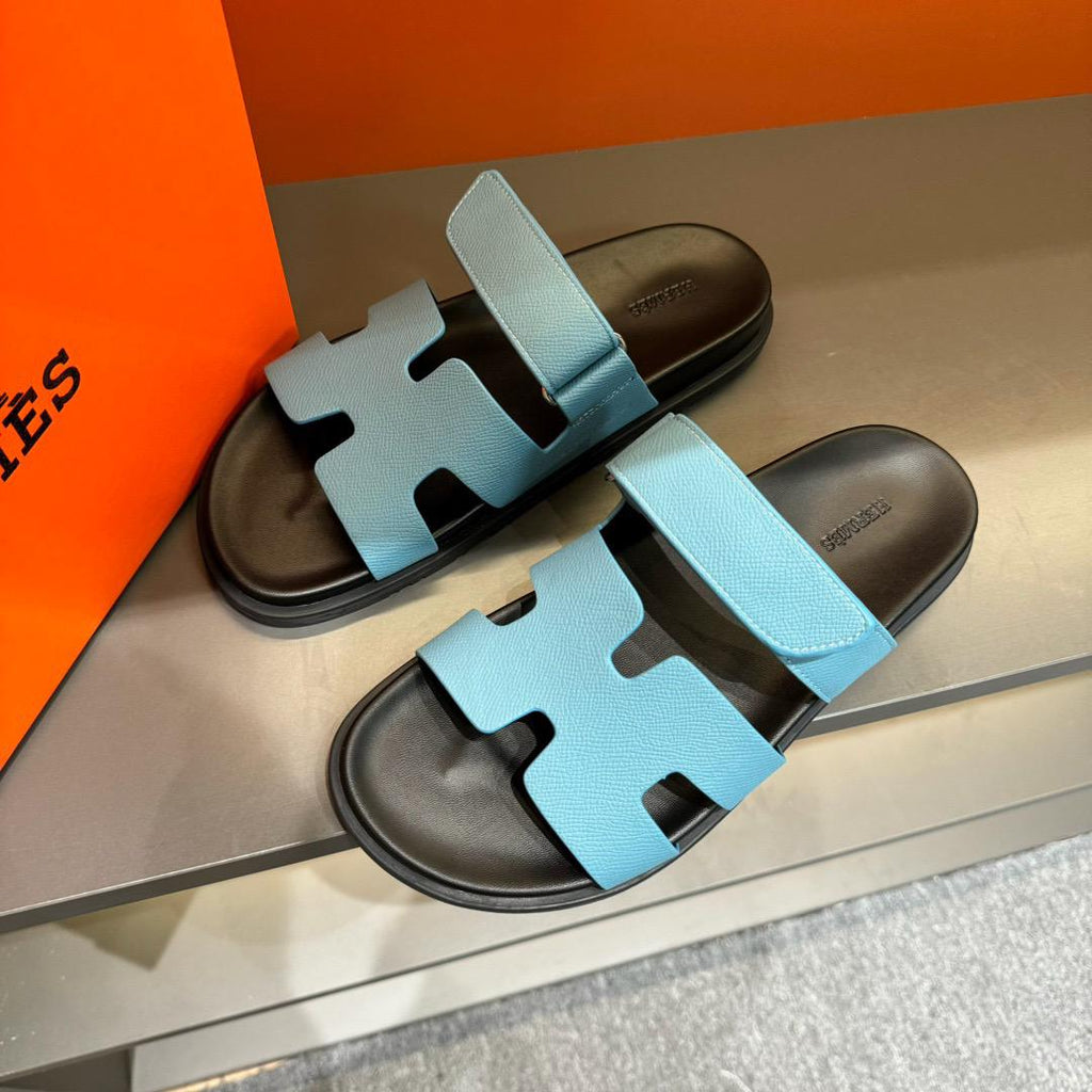 Chypre-Inspired Minimalist Sandals