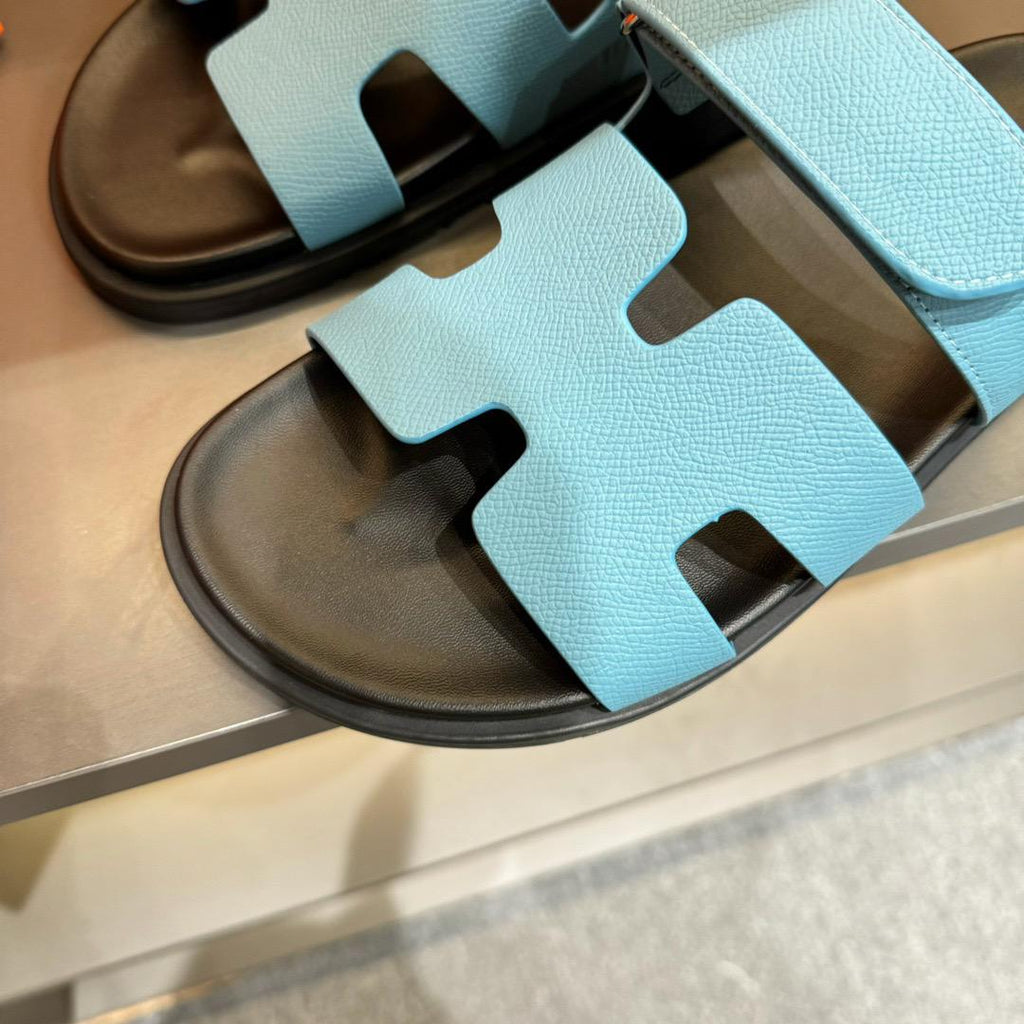 Chypre-Inspired Minimalist Sandals