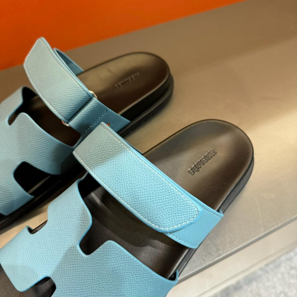 Chypre-Inspired Minimalist Sandals