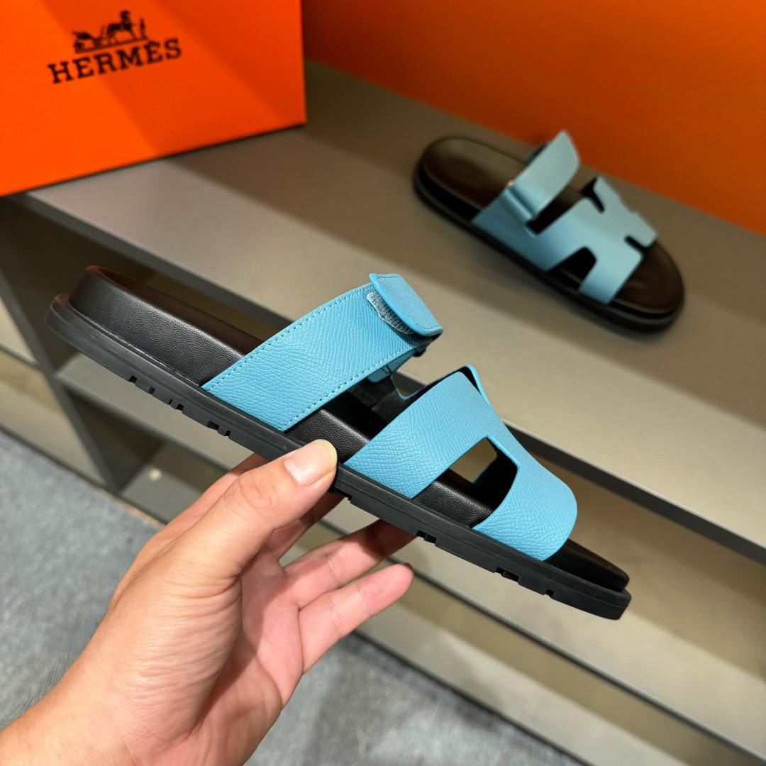 Chypre-Inspired Minimalist Sandals