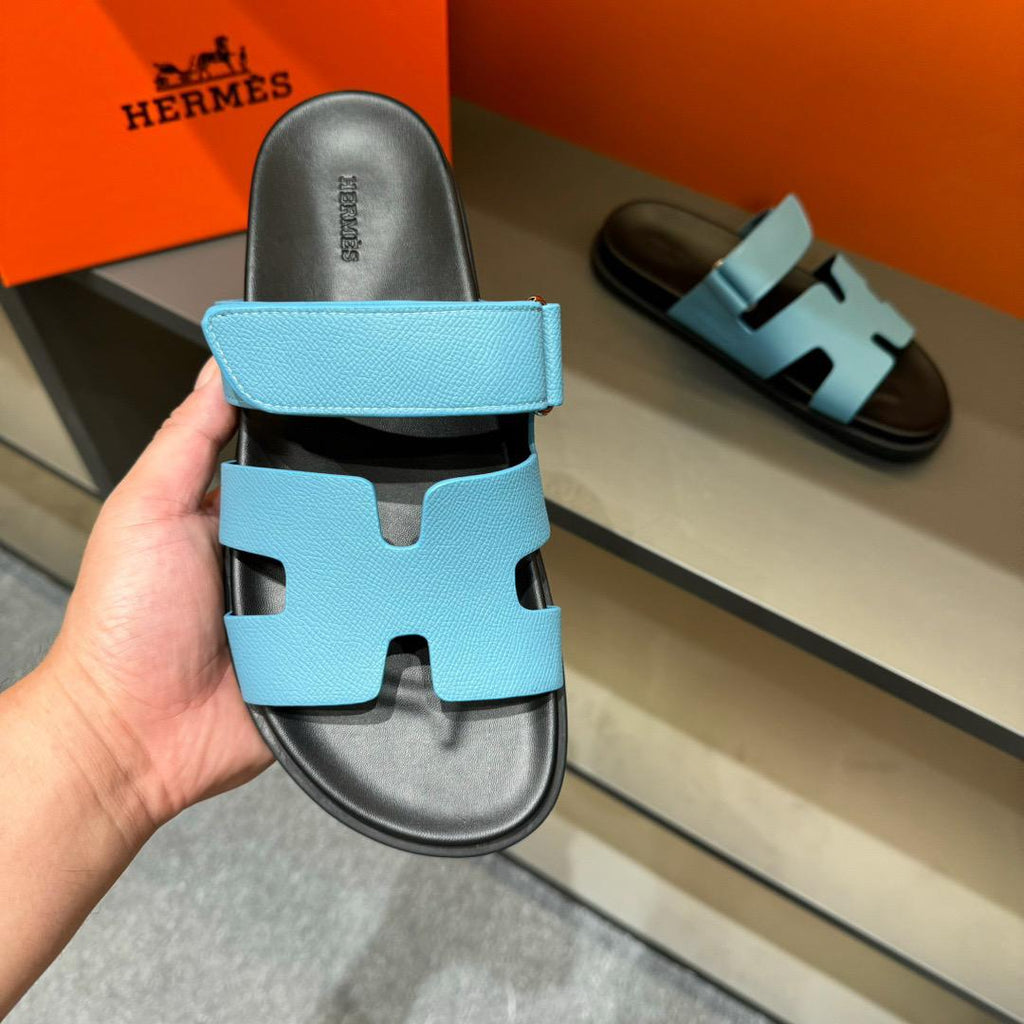 Chypre-Inspired Minimalist Sandals