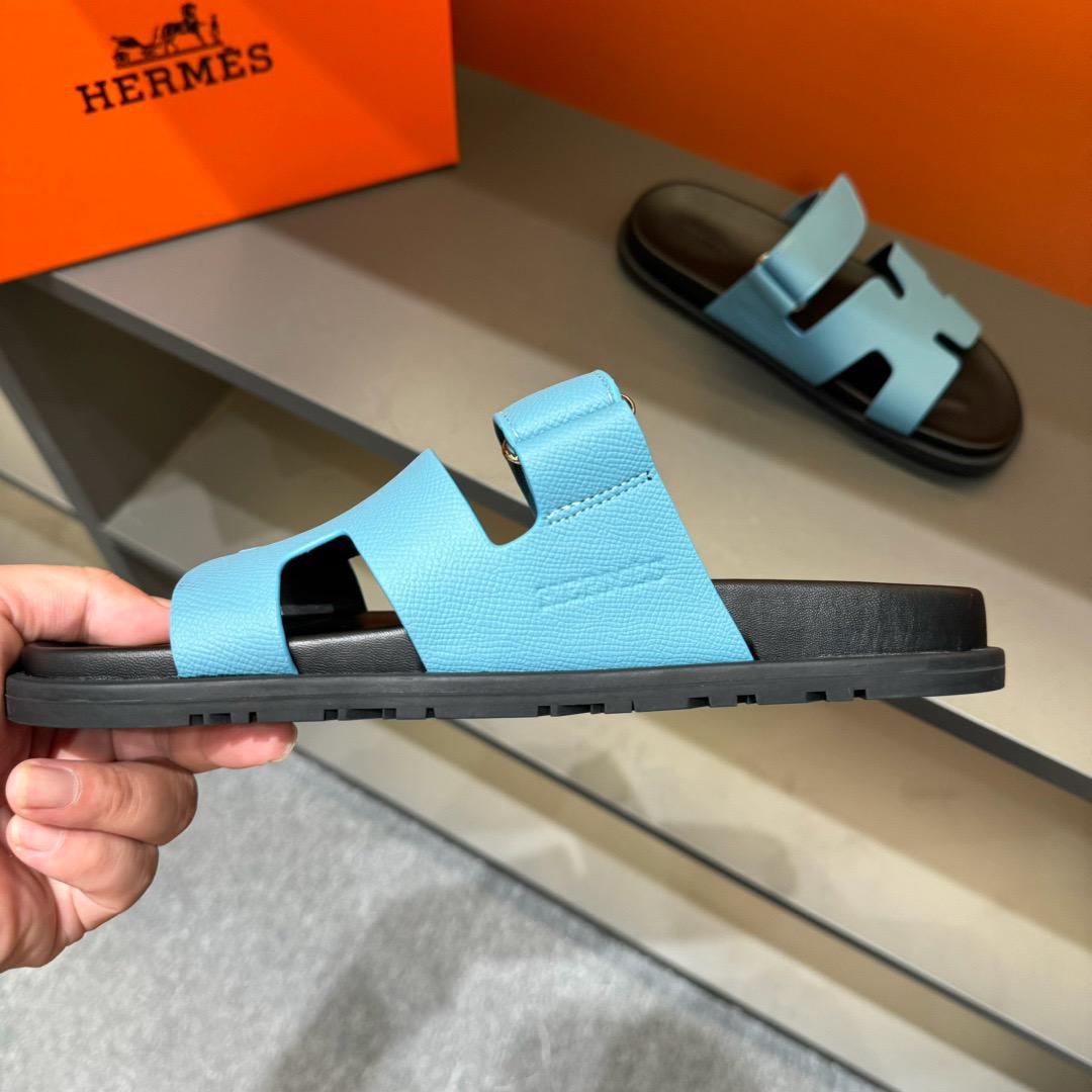 Chypre-Inspired Minimalist Sandals