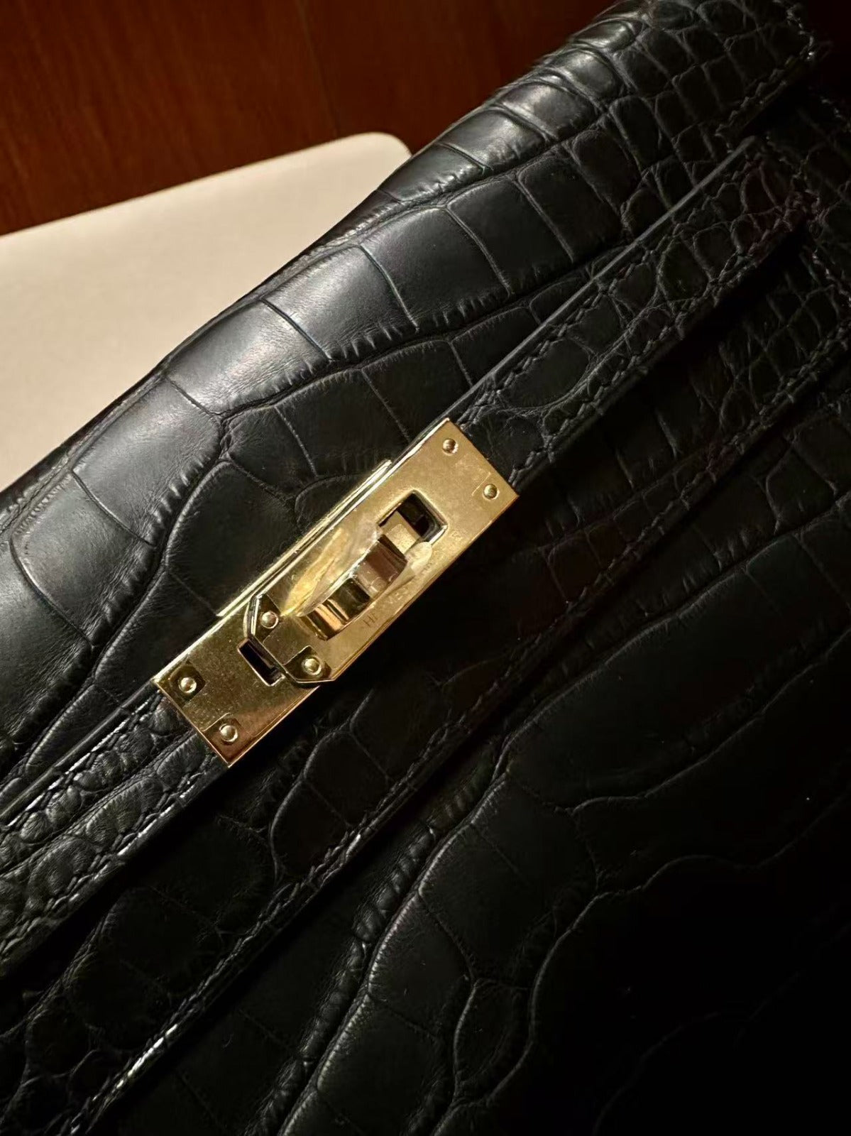 Mini 19 Black Croco Lookalike in Cowhide Leather