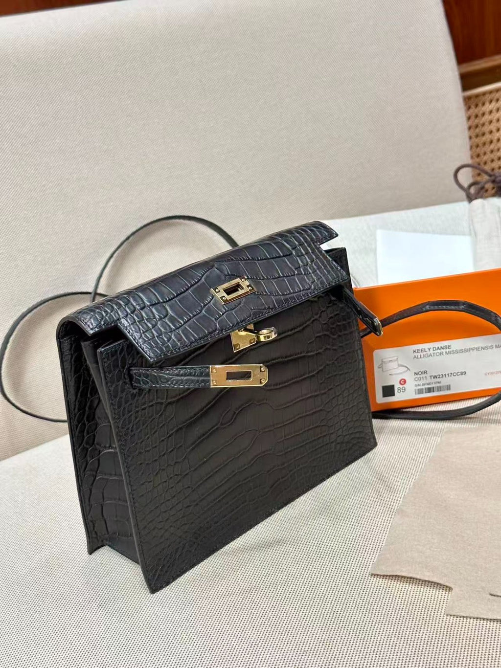 Mini 19 Black Croco Lookalike in Cowhide Leather