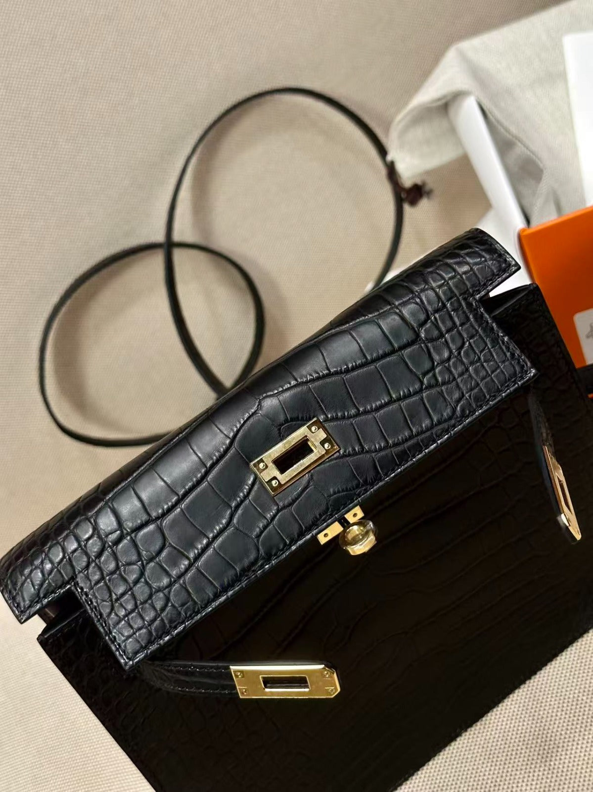 Mini 19 Black Croco Lookalike in Cowhide Leather