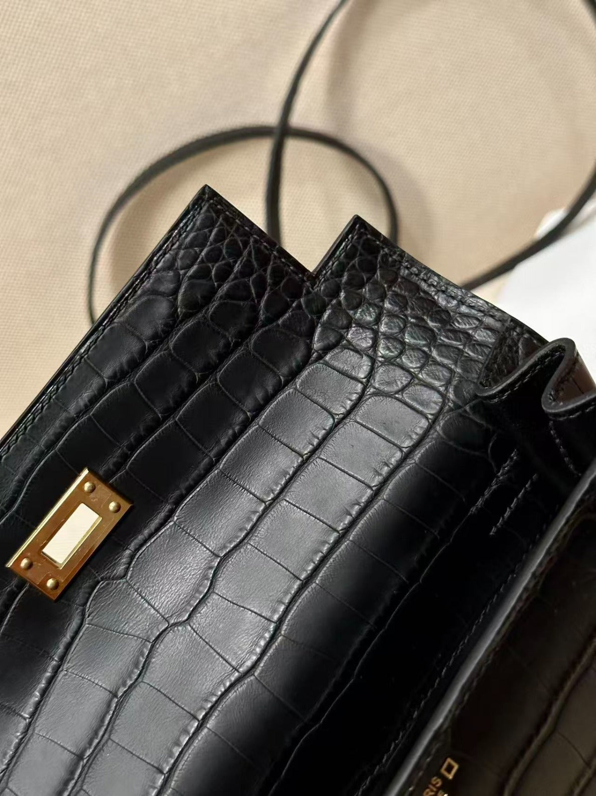 Mini 19 Black Croco Lookalike in Cowhide Leather
