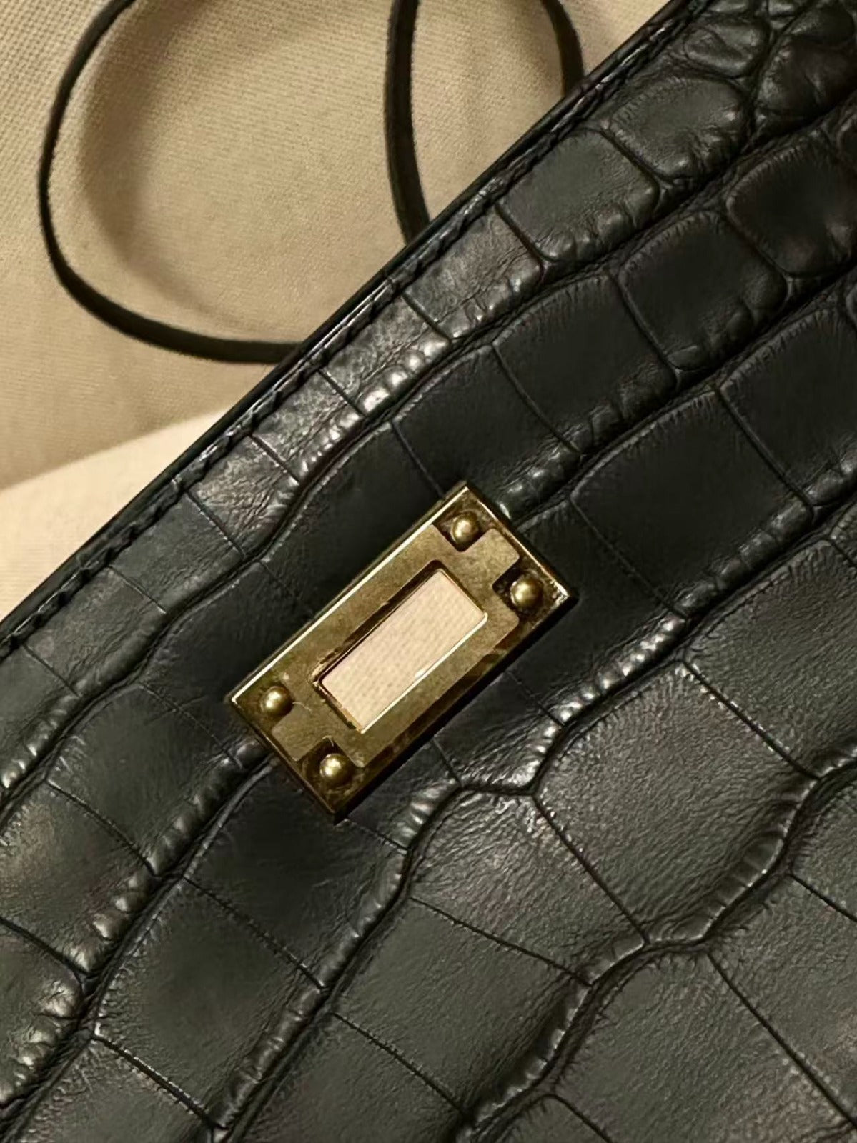 Mini 19 Black Croco Lookalike in Cowhide Leather