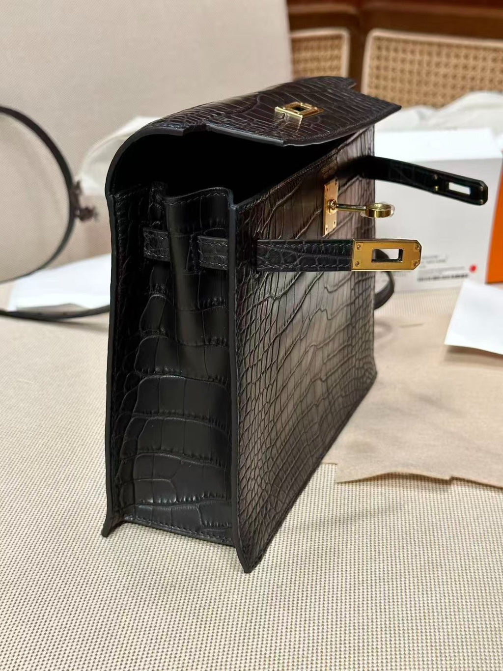 Mini 19 Black Croco Lookalike in Cowhide Leather