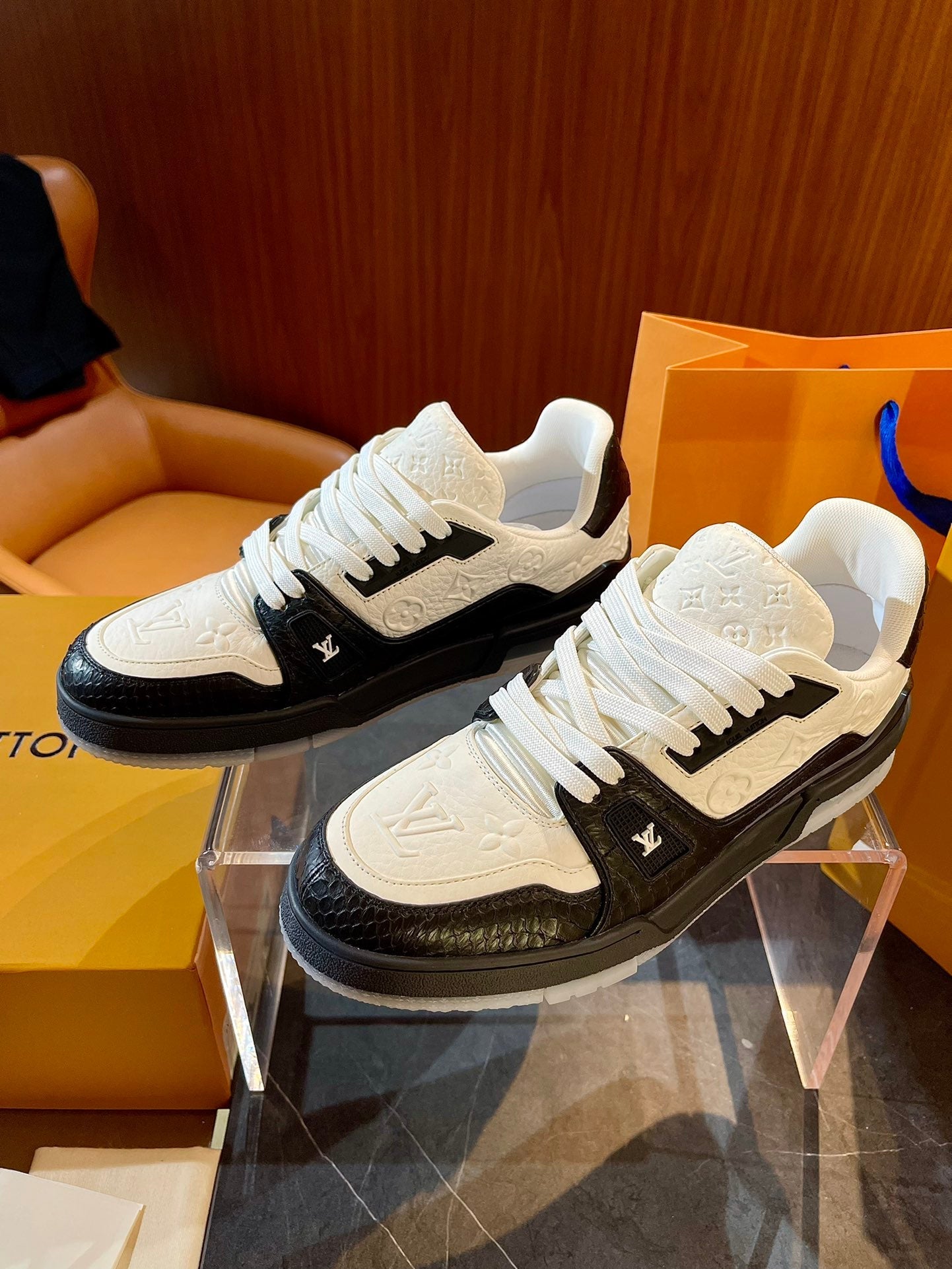 Limited Edition Snake-Pattern Embroidered Trainers - draft