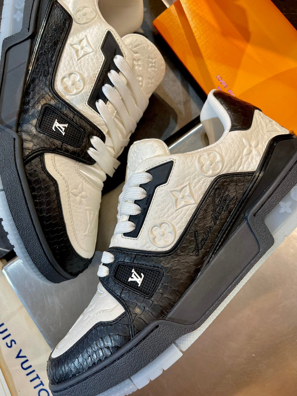 Limited Edition Snake-Pattern Embroidered Trainers - draft