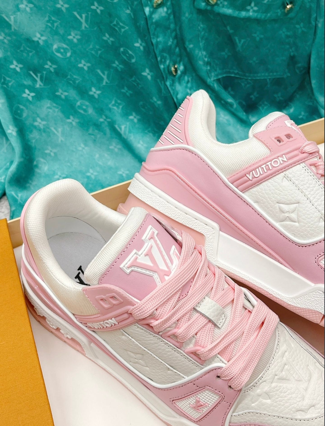 Low-Top Monogram Sneakers Pink edition