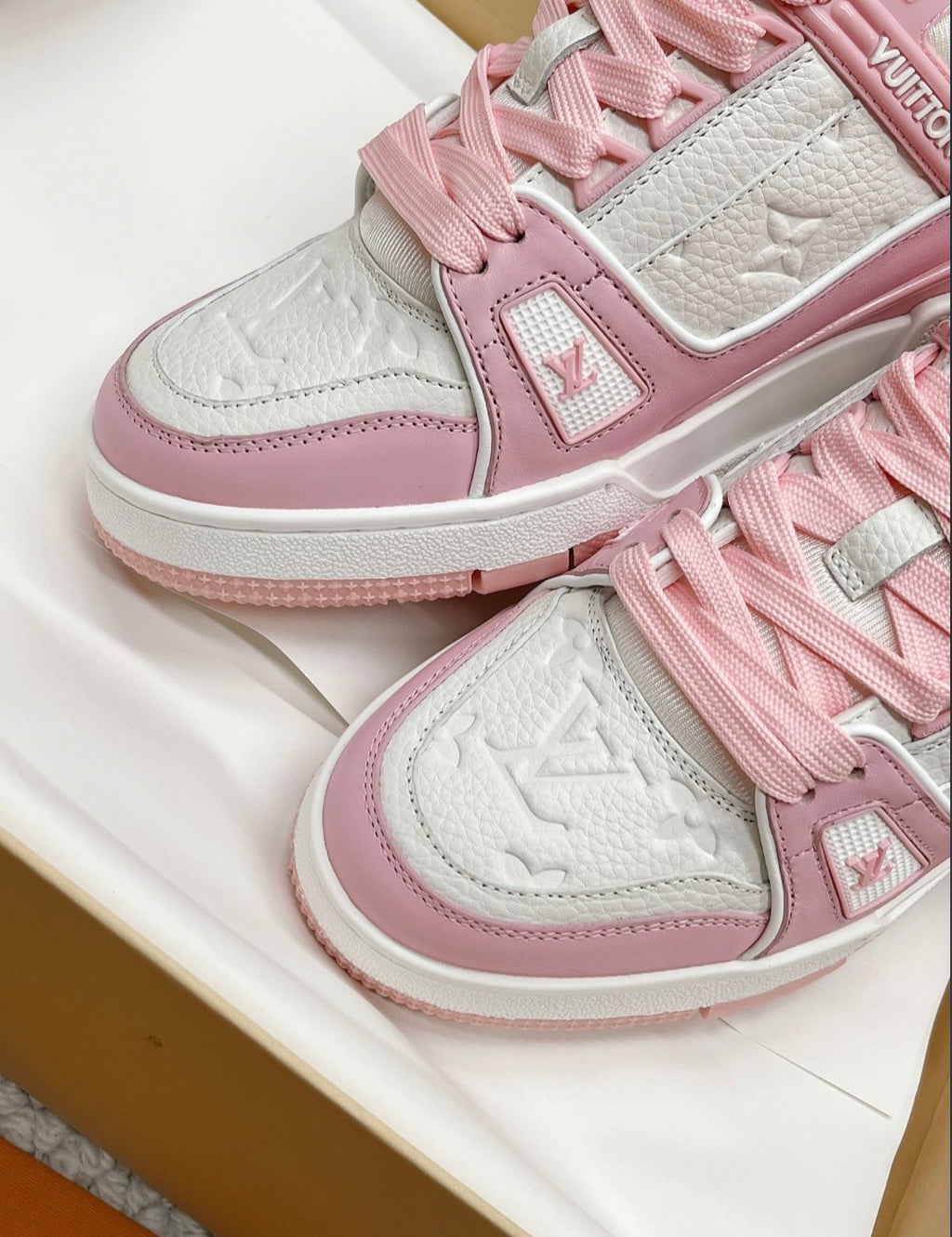Low-Top Monogram Sneakers Pink edition