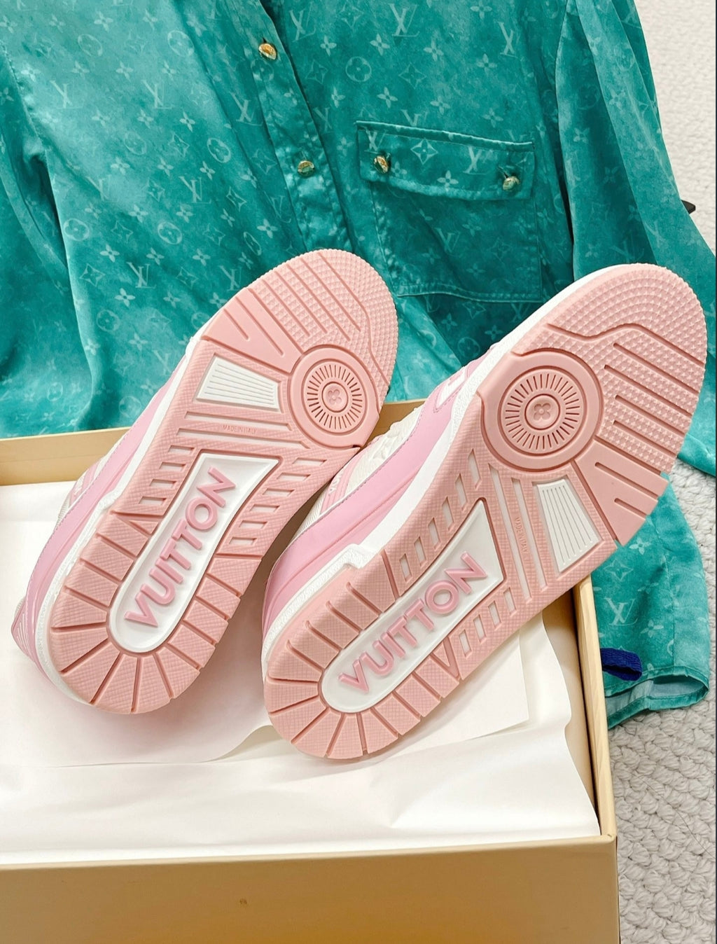 Low-Top Monogram Sneakers Pink edition