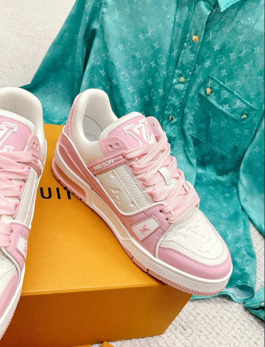 Low-Top Monogram Sneakers Pink edition
