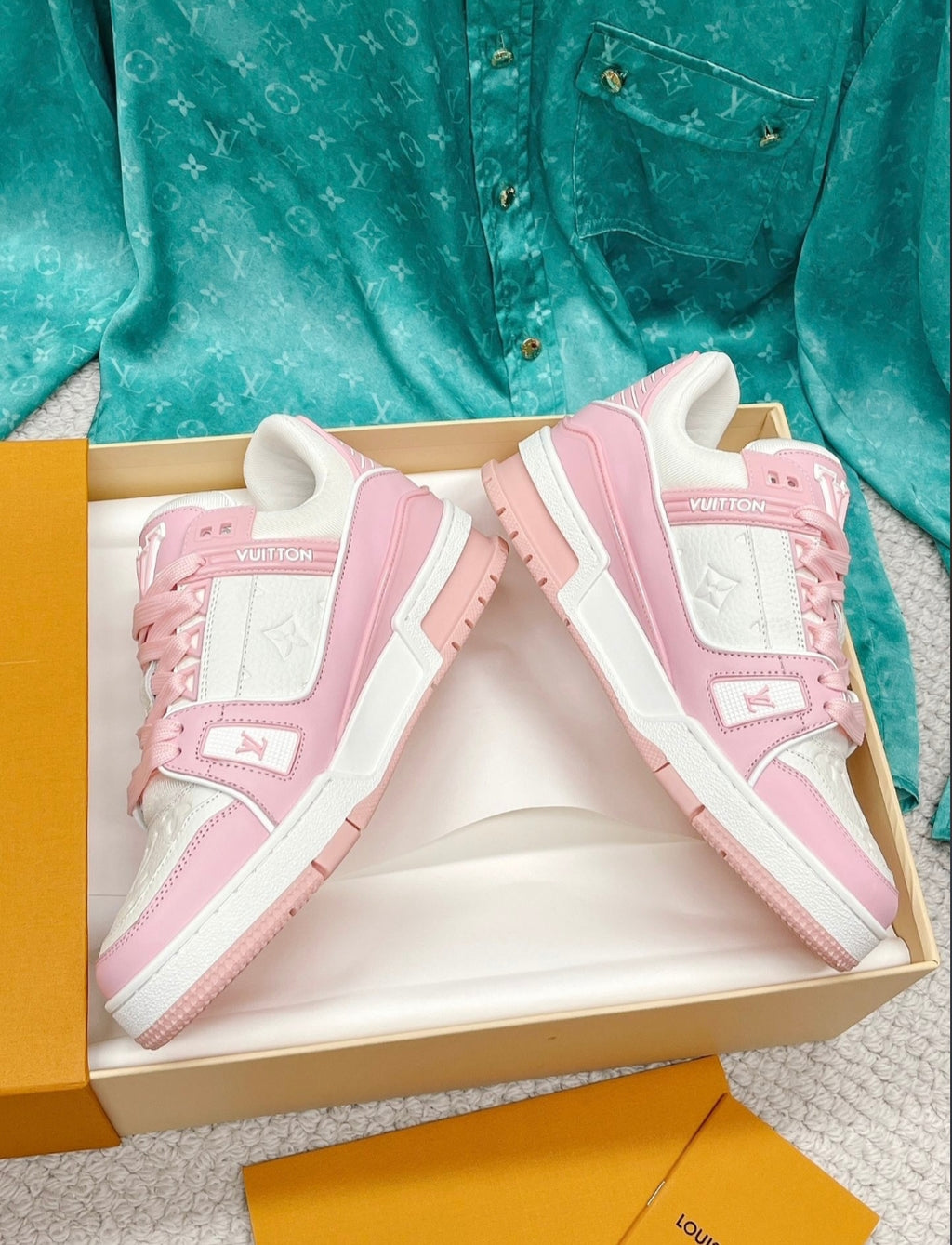 Low-Top Monogram Sneakers Pink edition