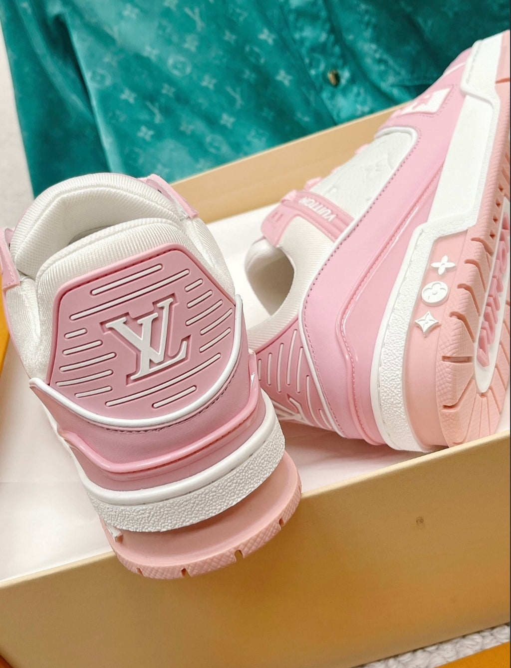 Low-Top Monogram Sneakers Pink edition